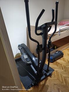 Prodajemo orbitrek sa podlogom, kao Nov, rijetko koriscen 350 eura.