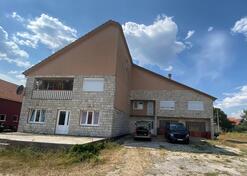 Kuća sa više stanova 220m2 - Nikšić - Vir
