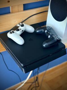 Sony - PlayStation 4