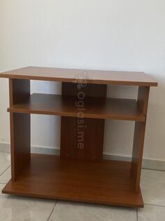 Prodajem sto za kompjuter  u vrlo dobrom stanju 