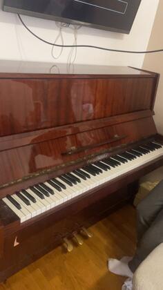 PRODAJEM CHAIKOVSKI PIANINO