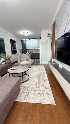 Dvosoban stan 75m2 - Podgorica - Tološi