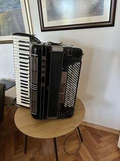 Profesionalna Koncertna Harmonika Hohner Morino VI N