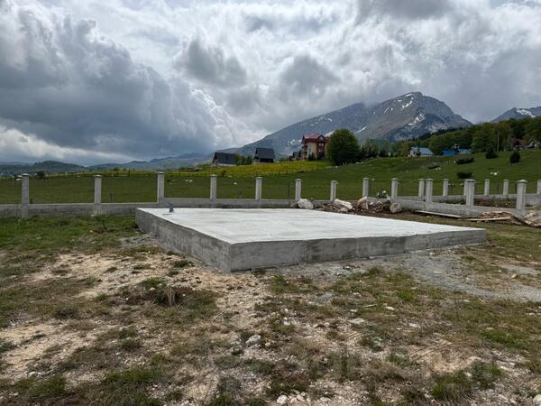 Poljoprivredno zemljište 411m2 - Žabljak - Motički Gaj