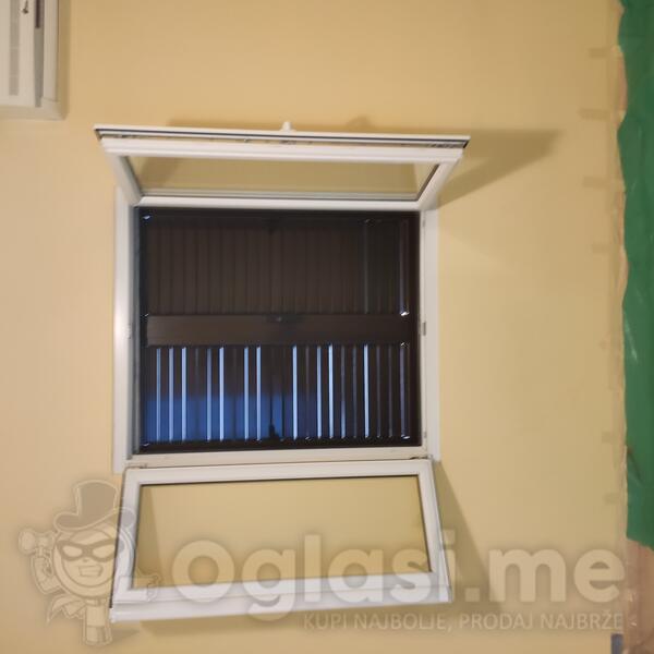 PVC prozor sa spoljnjim grilama i komarnikom