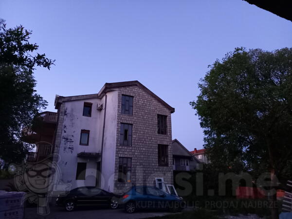 Kuća sa više stanova 120m2 - Podgorica - Gornja Gorica