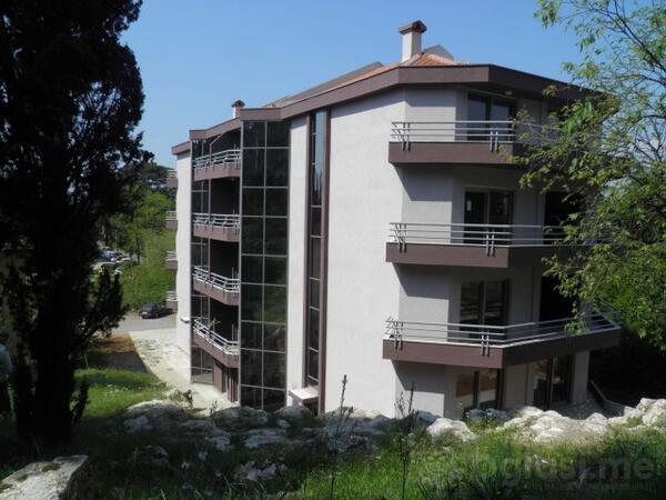 Trosoban stan 136m2 - Podgorica - Centar