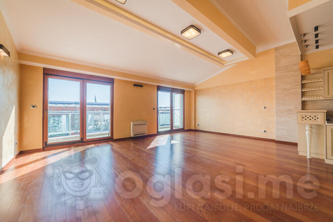 Trosoban stan 138m2 - Podgorica - Preko Morače