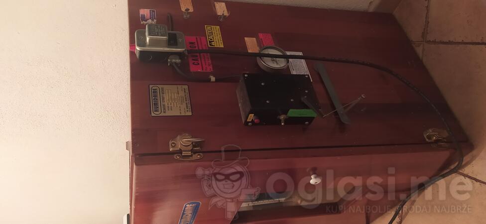 Prodajem matično jato i automatski inkubator 