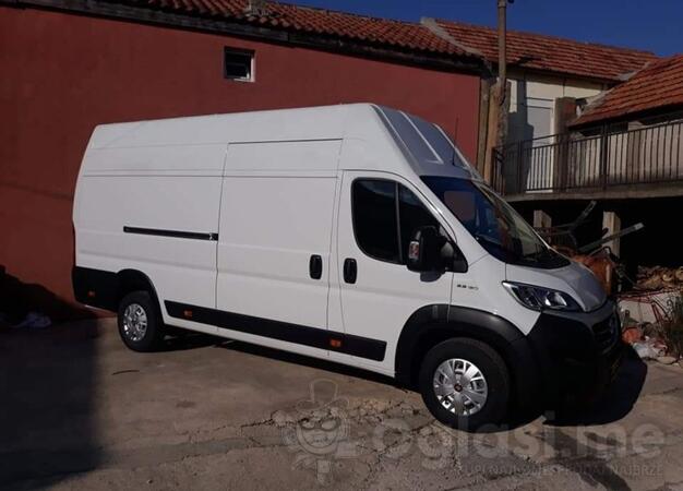 Izdajem teretni kombi