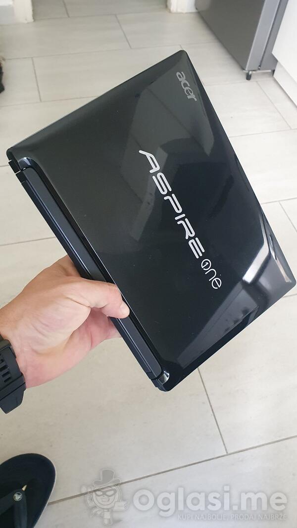 Acer Aspire ONE - 10.1" Intel Atom 2GB GB