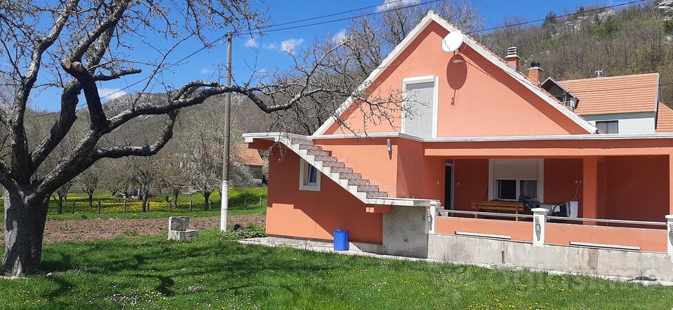 Porodična kuća 100m2 - Nikšić - Grahovo