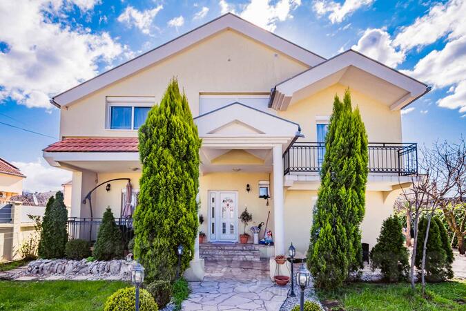 Porodična kuća 200m2 - Podgorica - Donja Gorica