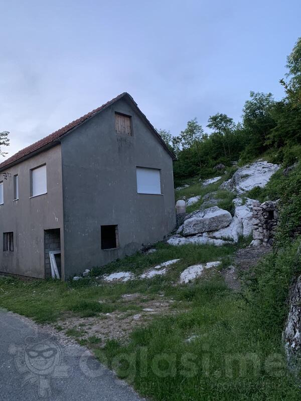 Porodična kuća 165m2 - Nikšić - Brezovik