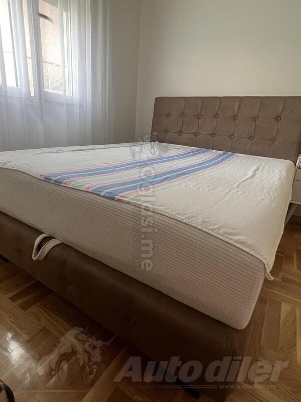 Prodajem bračni krevet