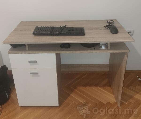 Radni sto 2 kom, oba 65 eur