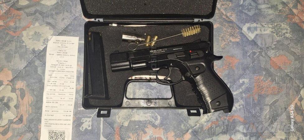 Prodajem svadbeni pištolj blow c75 9mm