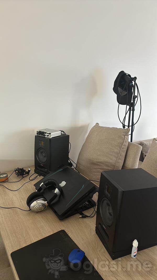 home studio setup / mic / reference monitor/ audio capture / earphones