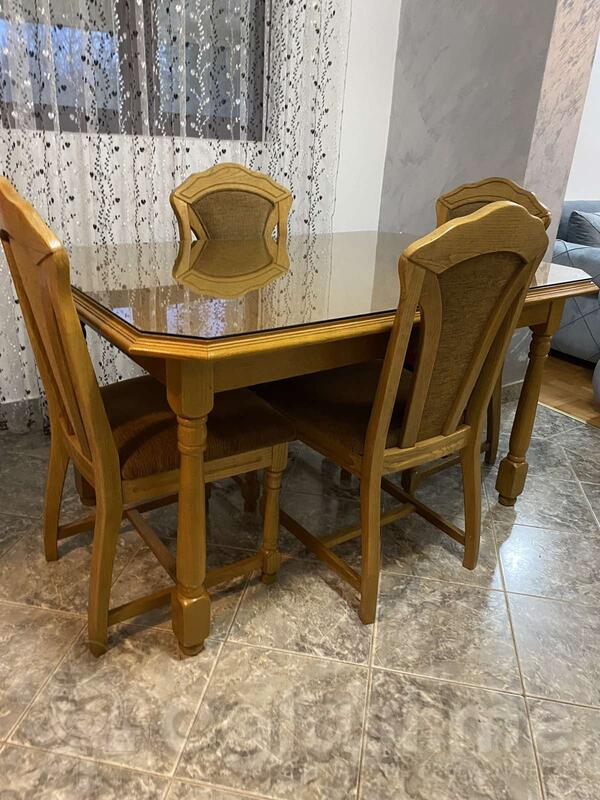 Prodajem sto i stolice