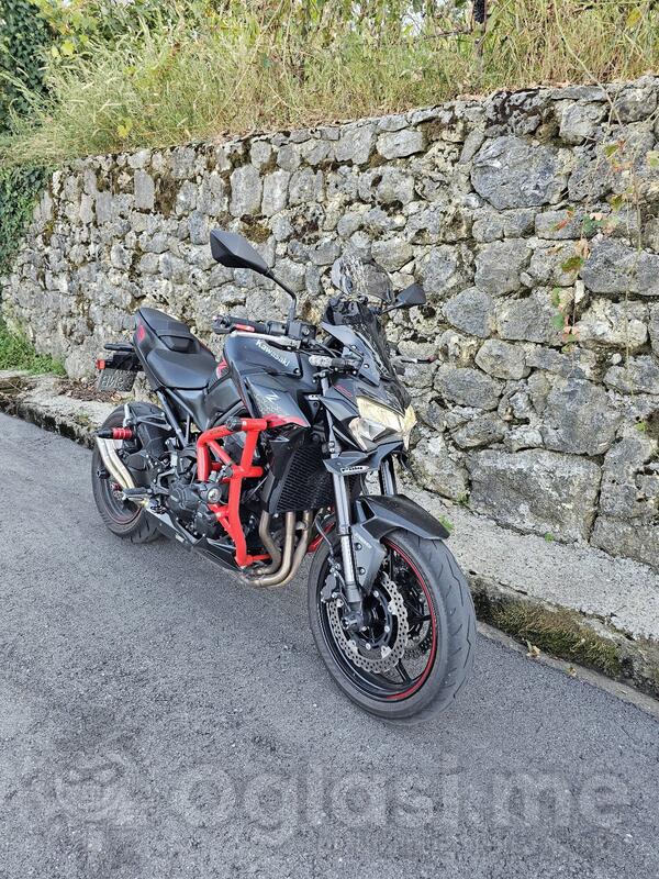 Kawasaki - Z900