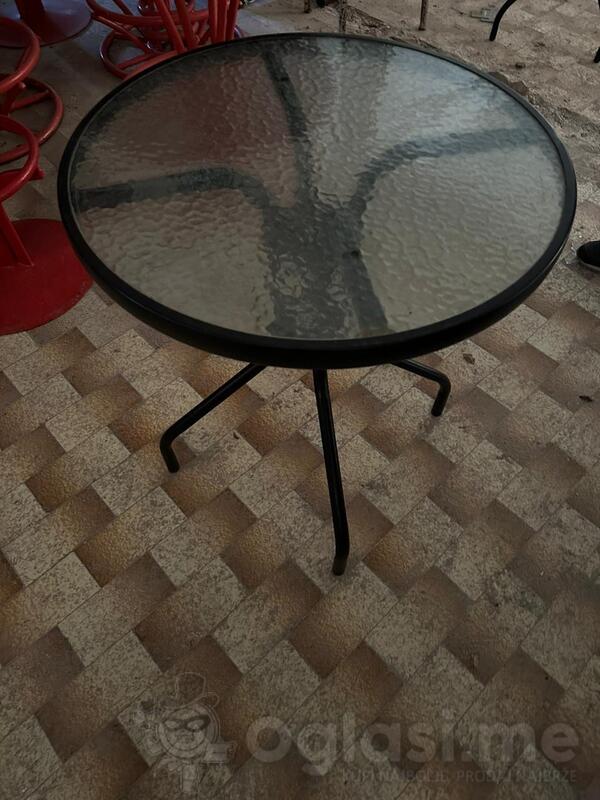 Prodajem bastenske stolove