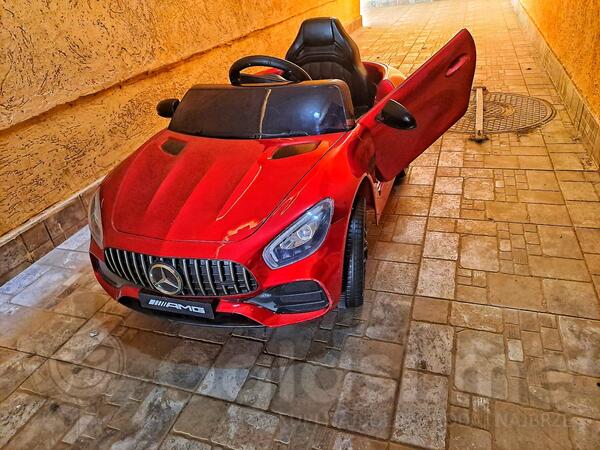 Djeciji auto na akumulator