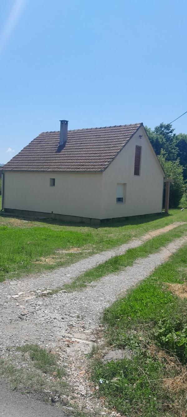 Porodična kuća 100m2 - Danilovgrad - Podgorica (uži dio)