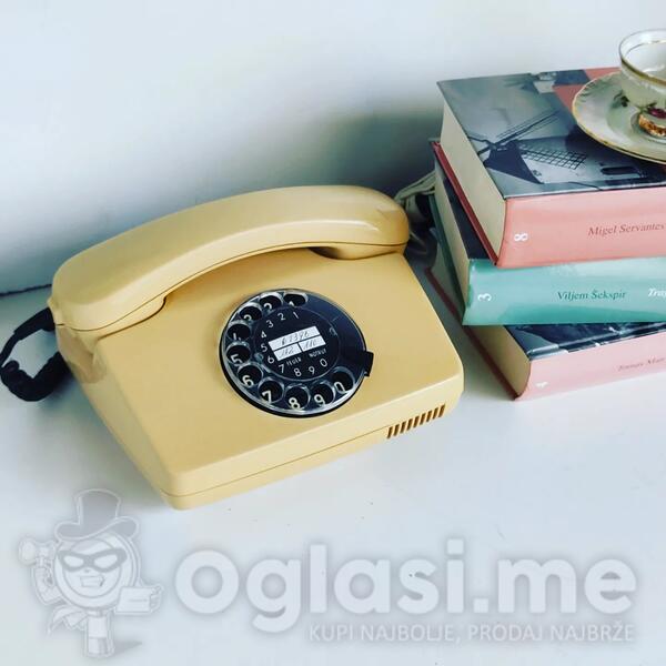 Stari fiksni telefon