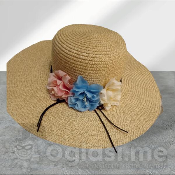 ženski slamnati šešir za plažu
