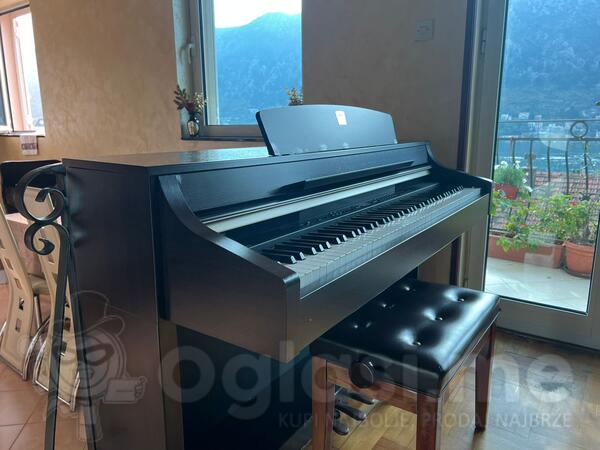 Yamaha Clavinova CLP -  330 , Sjajno Očuvana 