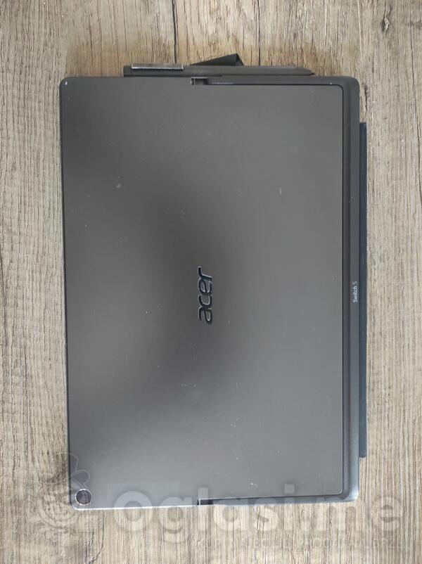 Acer  - 12" Intel i5 8GB GB