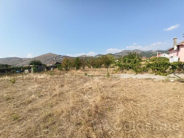 Građevinsko zemljište 1056m2 - Podgorica - Tološi