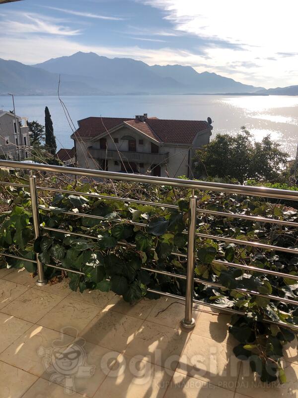 Trosoban stan 103m2 - Herceg Novi - Bijela