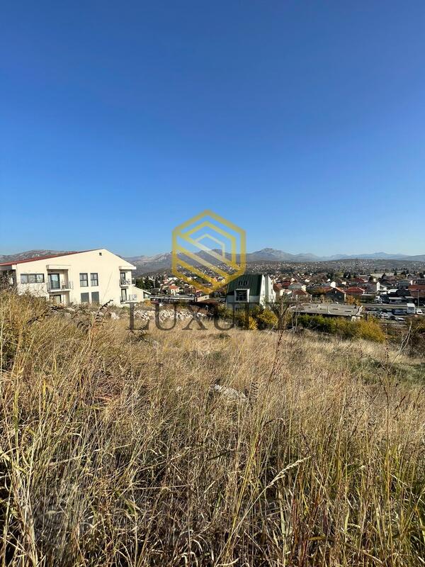 Građevinsko zemljište 800m2 - Podgorica - Pod Goricom