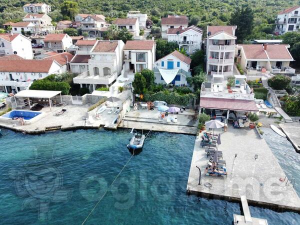 Kuća sa više stanova 387m2 - Tivat - Obala Đuraševića