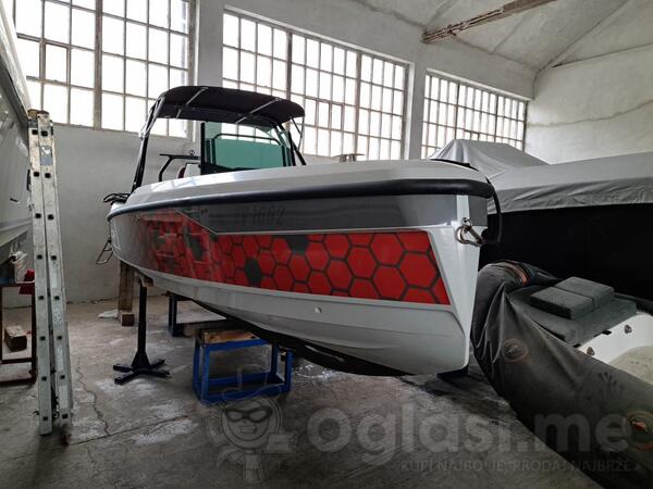 Boat care services, all year long. Boat washing and cleaning, polishing, winter care