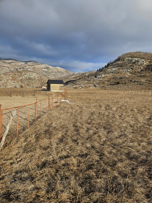 Poljoprivredno zemljište 1407m2 - Podgorica - Radovče