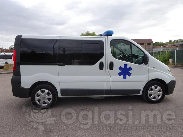 Renault - Traffic ambulance 2.0 dci