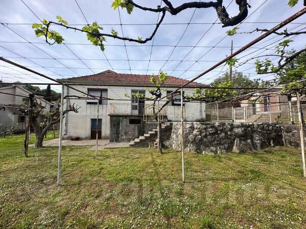 Porodična kuća 95m2 - Podgorica - Momišići