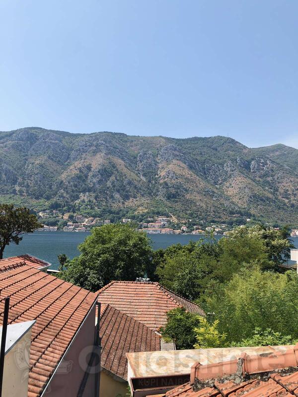 Kuća sa više stanova 155m2 - Kotor - Dobrota