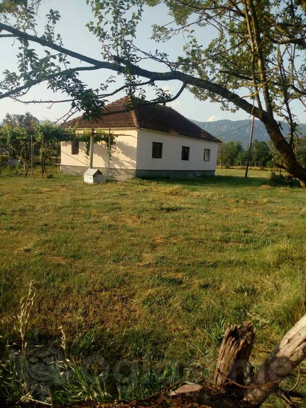 Porodična kuća 5300m2 - Danilovgrad - Podglavice