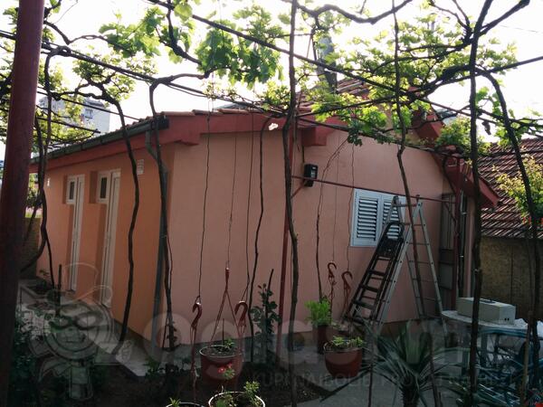 Porodična kuća 15m2 - Podgorica - Momišići