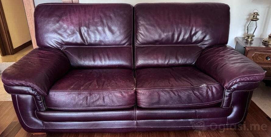 Prodajem kožni trosed