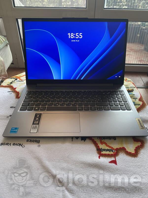 Lenovo IdeaPad 3 - 15.6" Intel i3 8GB GB