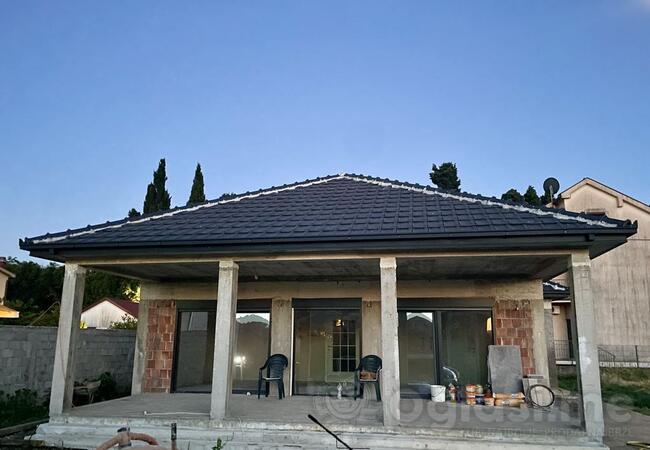 Porodična kuća 130m2 - Podgorica - Tološi