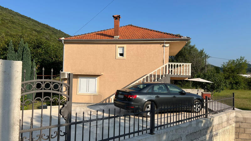 Porodična kuća 160m2 - Budva - > Okolina grada