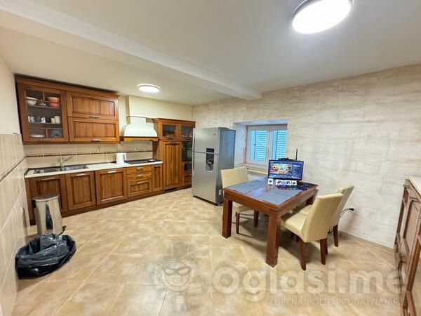 Porodična kuća 250m2 - Herceg Novi - Kamenari