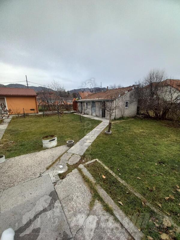 Dvojna kuća 82m2 - Cetinje - Cetinje (uži dio)