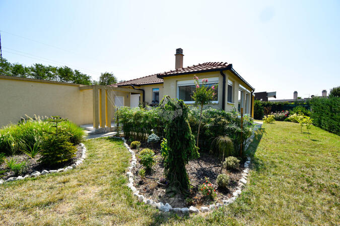 Porodična kuća 150m2 - Podgorica - Tološi