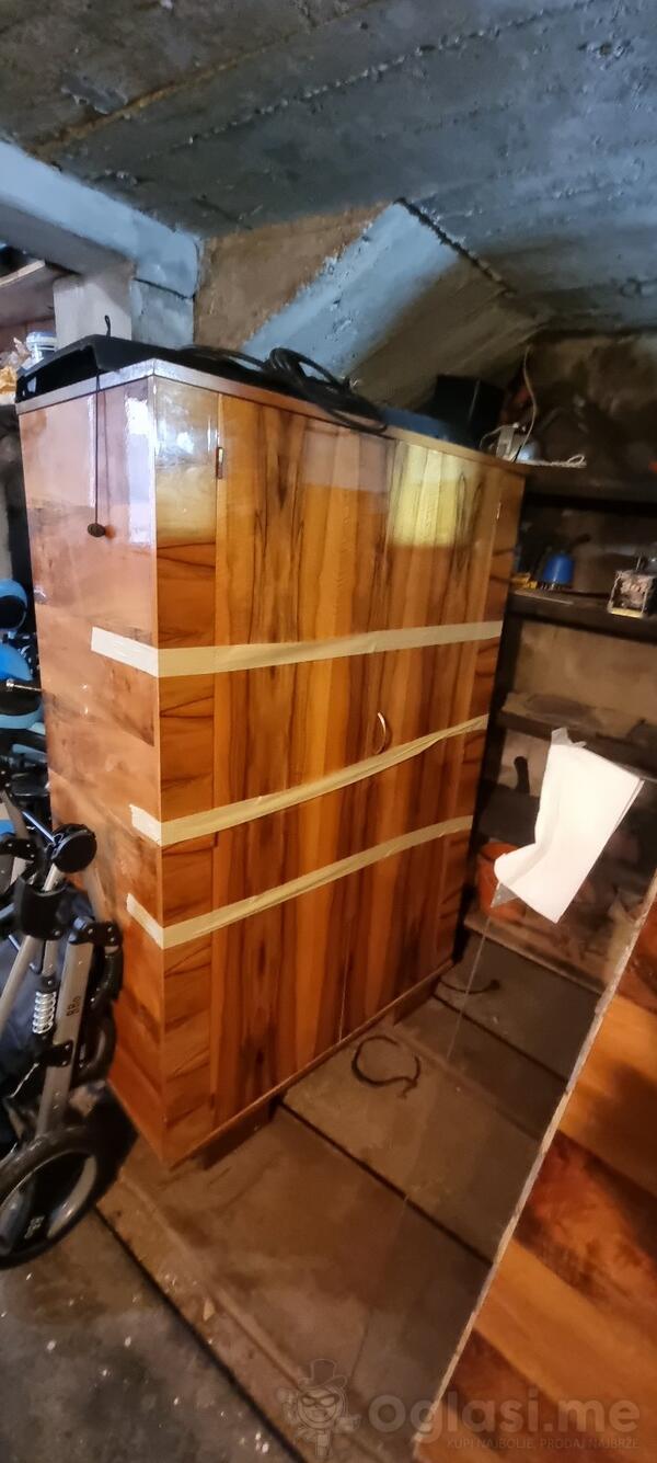 Stari ocuvani ormari